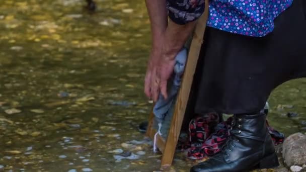 Nők Akik Régen Ruhákat Mostak Nagyon Szorgalmasak Szorgalmasak Voltak — Stock videók