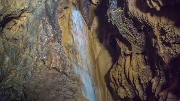 Zalec Celje Slowenien Mai 2017 Wasser Fällt Aus Einem Loch — Stockvideo