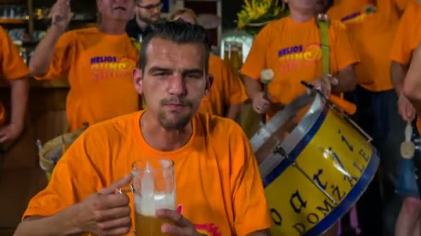 Domzale Slowenien Juli 2018 Unterstützer Trinken Und Essen Und Schreien — Stockvideo