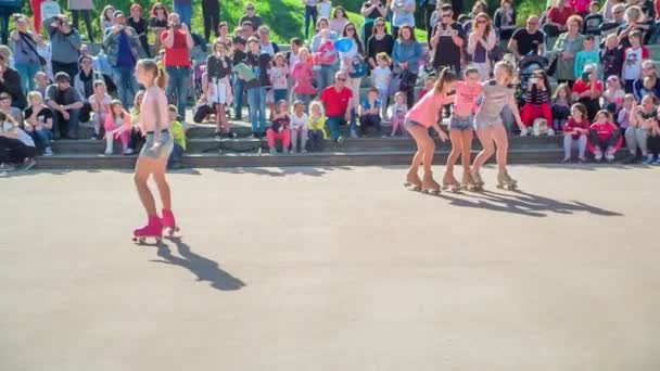 Domzale Słowenia Czerwiec 2018 Grupa Dziewcząt Jeżdżących Tańczących Wrotkach Podczas — Wideo stockowe