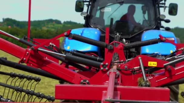 Jeune Homme Appuie Sur Bouton Dans Son Tracteur Une Machine — Video