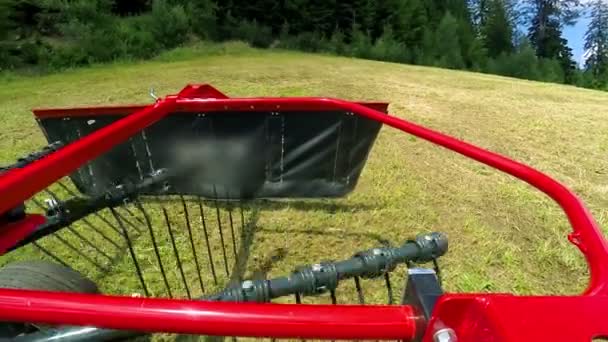 Trekker Start Roterende Harken Beginnen Ook Bewegen Het Veld Echt — Stockvideo