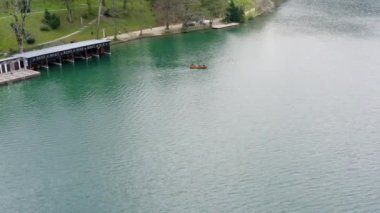 Slovenya 'da gölün üzerindeki su yüzeyinin havadan çekilmiş görüntüleri