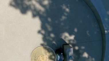 ZALEC / CELJE, SLOVENIA - 18. Mayıs 2017 Slovenya 'nın Zalec kentinde parkın ortasında ünlü bir arkeolojik bulgu var..