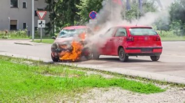 DOMZALE, SLOVENIA - 7. HAZİRAN 2018: İtfaiye ekibinin eğitim görüntüleri