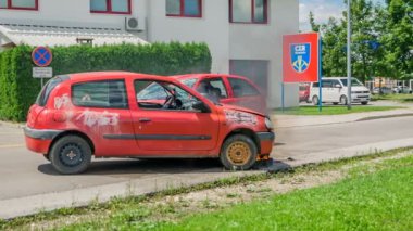 DOMZALE, SLOVENIA - 7. HAZİRAN 2018: İtfaiye ekibinin eğitim görüntüleri