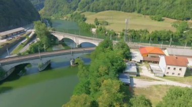 Güneşli bir günde güzel tarım alanının hava görüntüleri.