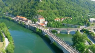 Güneşli bir günde güzel tarım alanının hava görüntüleri.