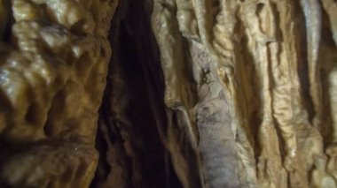 ZALEC / CELJE, SLOVENIA - 18. Mayıs 2017 Su dikitleri ve sarkıtları şekillendirdi..