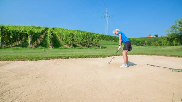 Vignoble Trouve Côté Parcours Golf Moment Une Femme Qui Joue — Video