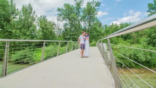 Una Bella Giovane Coppia Innamorata Sono Molto Carini Insieme Ora — Video Stock