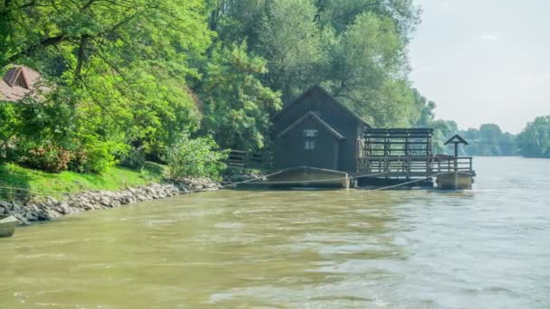 Hermoso Paisaje Antiguo Molino Madera Río Corre Por Debajo Naturaleza — Vídeos de Stock