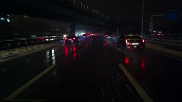 Nachtaufnahmen Von Autos Die Auf Der Autobahn Fahren — Stockvideo