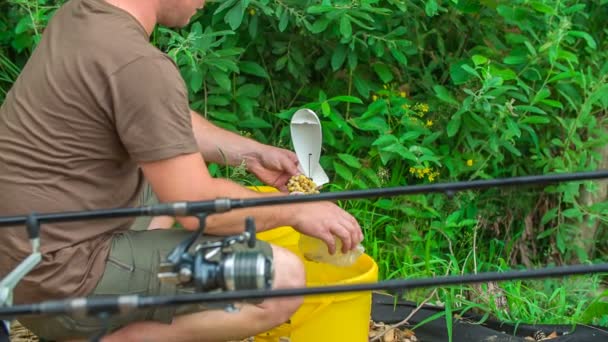 Fiskkrok Och Mat För Fisk Inomhus Fiskare Kommer Att Börja — Stockvideo