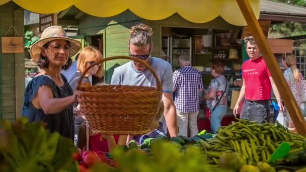 Domzale Slowenien Juli 2018 Menschen Kaufen Frische Bauernprodukte Auf Dem — Stockvideo