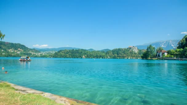 Podemos Ver Una Agua Clara Hermosa Del Lago Bled Barco — Vídeos de Stock
