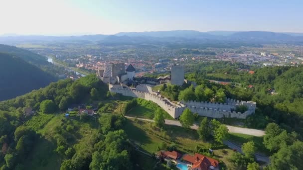 Belle Forteresse Est Debout Sur Une Colline Une Belle Journée — Video