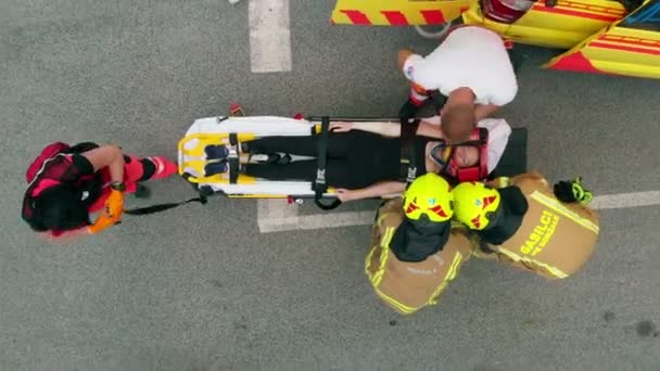 Amener Cette Personne Blessée Hôpital Dès Que Possible Vue Aérienne — Video