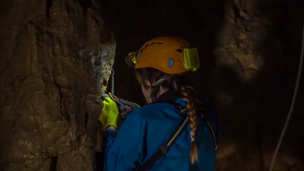 Domzale Slowenien Juli 2018 Wenn Einer Höhle Dunkel Wird Hilft — Stockvideo