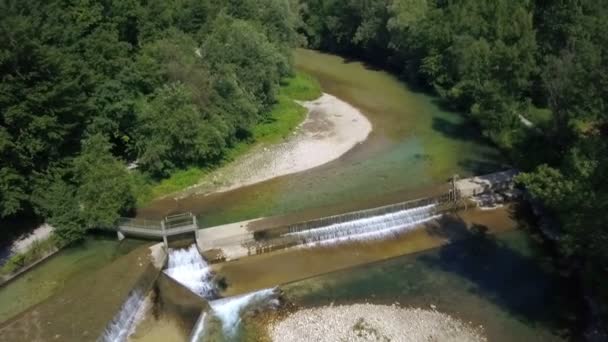 Imagens Aéreas Pequena Cachoeira Dia Ensolarado — Vídeo de Stock