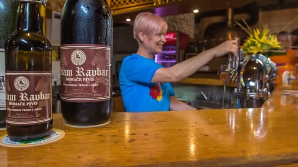 Domzale Slovenia July 2018 Lady Barman Smiling Pouring Bier Jugs — Stock Video