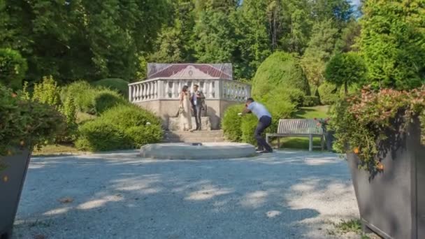 Fotografo Sta Fotografando Una Coppia Giorno Del Loro Matrimonio Questo — Video Stock