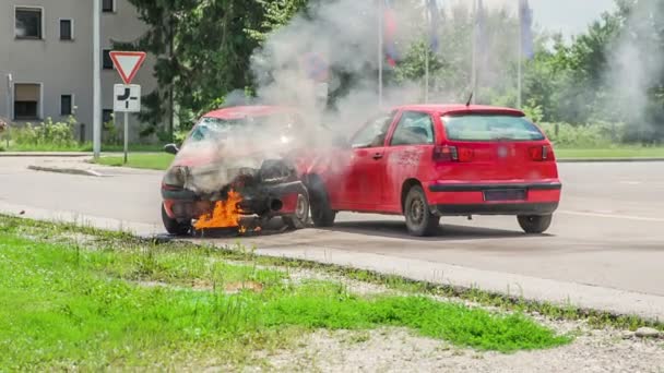 Domzale Słowenia Lipiec 2018 Wiele Dymu Wychodzi Uszkodzonego Samochodu Dwa — Wideo stockowe