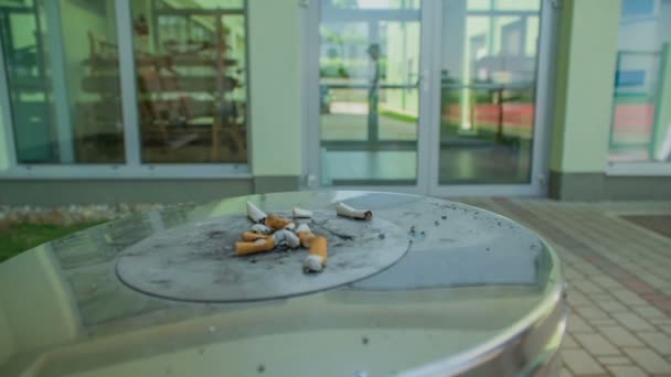 Grize Slovenia Sigara Izmaritleri Sigara Kutularının Üzerine Bırakılmış — Stok video