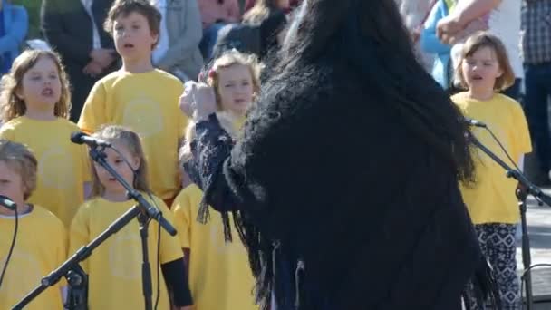 Domzale Eslovenia Junio 2018 Los Niños Están Mirando Maestro Cuando — Vídeos de Stock