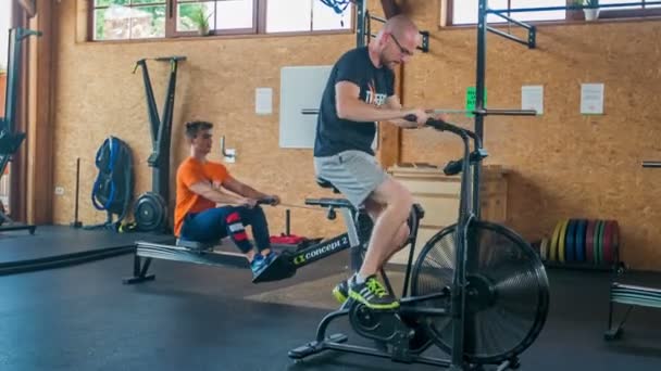 Doemzale Slovenië Juli 2018 Een Groep Jongens Echt Hard Aan — Stockvideo