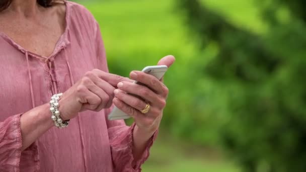 Middle Aged Woman Using Touch Screen Phone She Typing Text — 图库视频影像