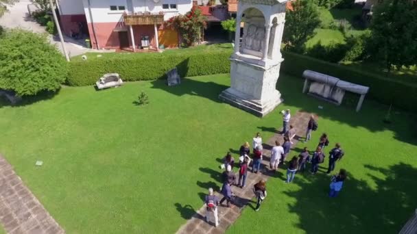 Zalec Celje Slovenia May 2017 Visitors Standing Front Tall Monument — Stock Video