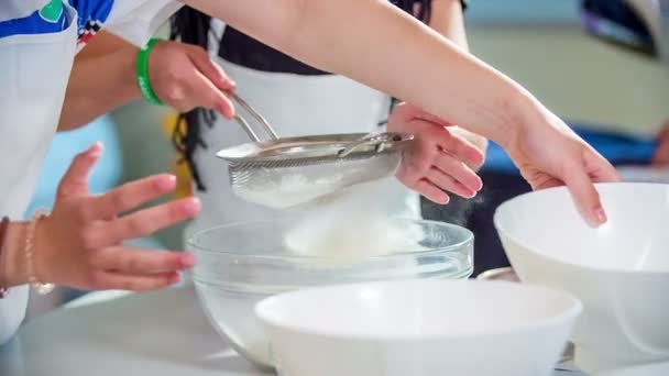 Students Class Putting Lot Flour Sifter Sprinkling Sifter — Stock Video