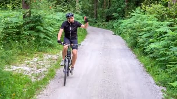 Jeune Sportif Profite Son Temps Seul Fait Vélo Dans Une — Video