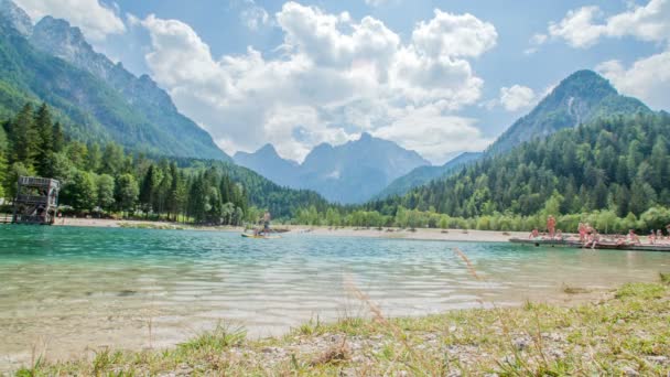 Alguém Está Remando Lago Jasna Bom Dia Verão Pessoas Estão — Vídeo de Stock