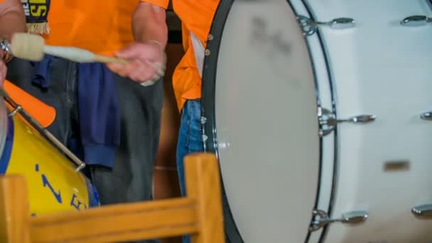 Domzale Slovenia Липні 2018 Року Фани Грають Великий Білий Барабан — стокове відео