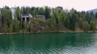 Slovenya 'da gölün üzerindeki su yüzeyinin havadan çekilmiş görüntüleri