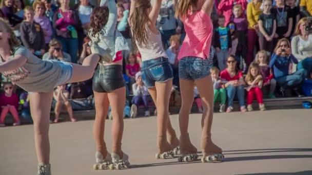 Domzale Slovenia Haziran 2018 Kızları Paten Kayarken Performans Sergilerken Kaldırıyorlar — Stok video