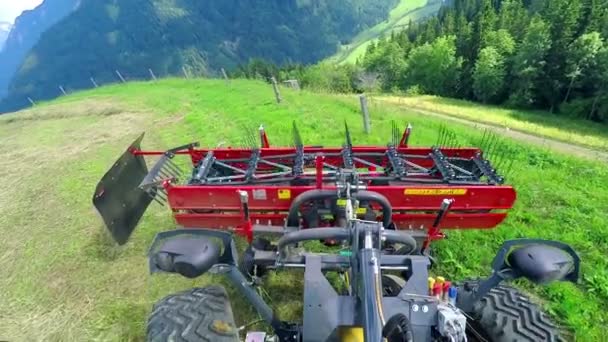 Tractor Una Maquinaria Agrícola Que Está Conectada Impulsan Hacia Adelante — Vídeos de Stock