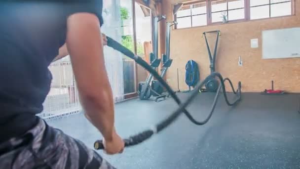 Domzale Slovenien Juli 2018 Ung Man Tränar Gymmet Han Böjer — Stockvideo