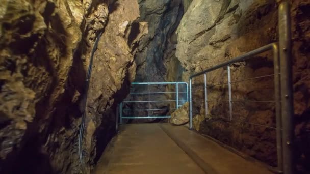 Zalec Celje Slovenië Mei 2017 Een Mooie Waterval Een Grot — Stockvideo