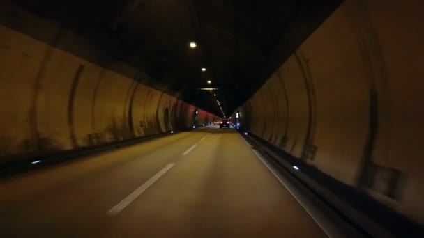 Deze Tunnel Rijden Voertuigen Slechts Één Richting — Stockvideo