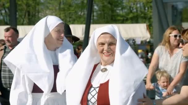 Domzale Slovénie Juin 2018 Les Dames Costumes Folkloriques Nationaux Sont — Video