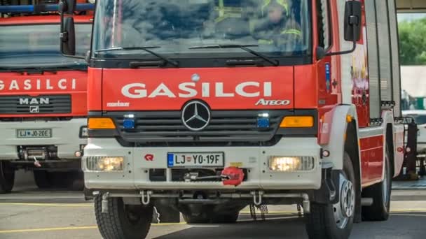 Domzale Slovenia Luglio 2018 Motore Antincendio Sta Ritirando Dall Edificio — Video Stock