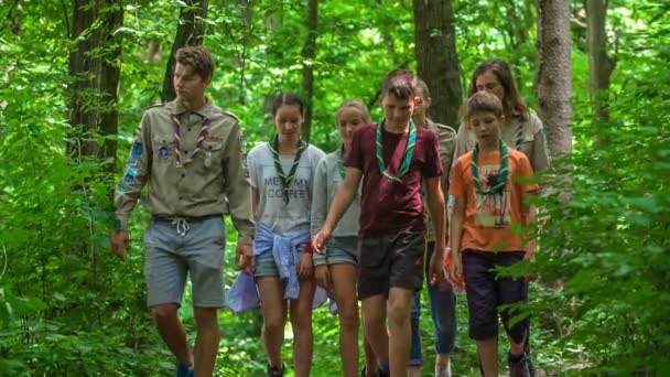 Domzale Slovenien Juli 2018 Scouterna Går Runt Skogen Och Letar — Stockvideo