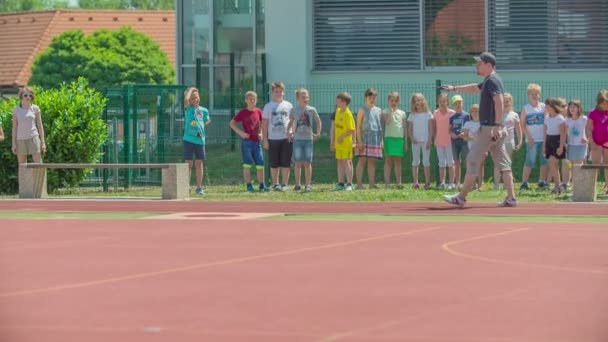 Grize Slovénie Juin 2017 Enseignant Donne Des Directives Aux Élèves — Video