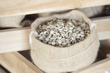 Kahve çekirdekleri closeup arka plan, kahve çekirdeği torbalar