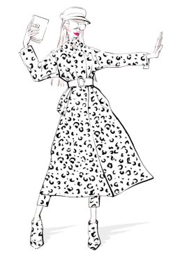 Trençkotlu leopar desenli el çizimi yapan kadın. Geniş bir el çizimiyle genç kız ayakta duruyor. Şapkalı ve gözlüklü kız moda baskılı bir ceket içinde moda. Siyah beyaz el çizilmiş kız sanatı