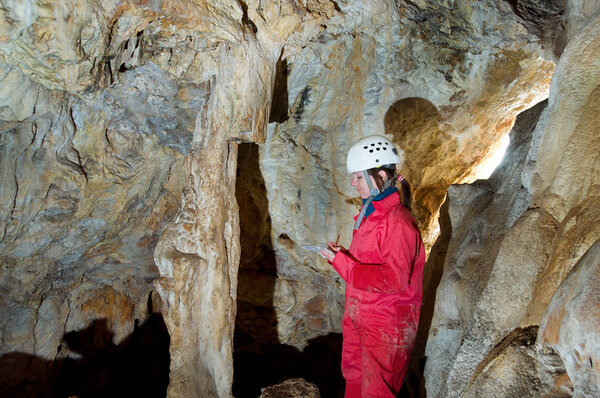 Caver logging survey data during cave mapping