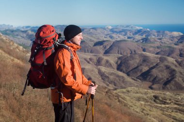 Sırt çantası adamla Hiking